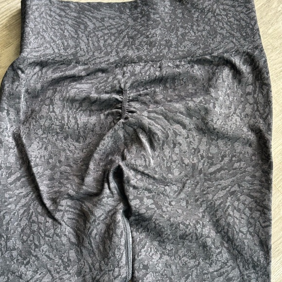 GymShark Women’s Black Patterned Leggings Appx Size 8 - Picture 4 of 8